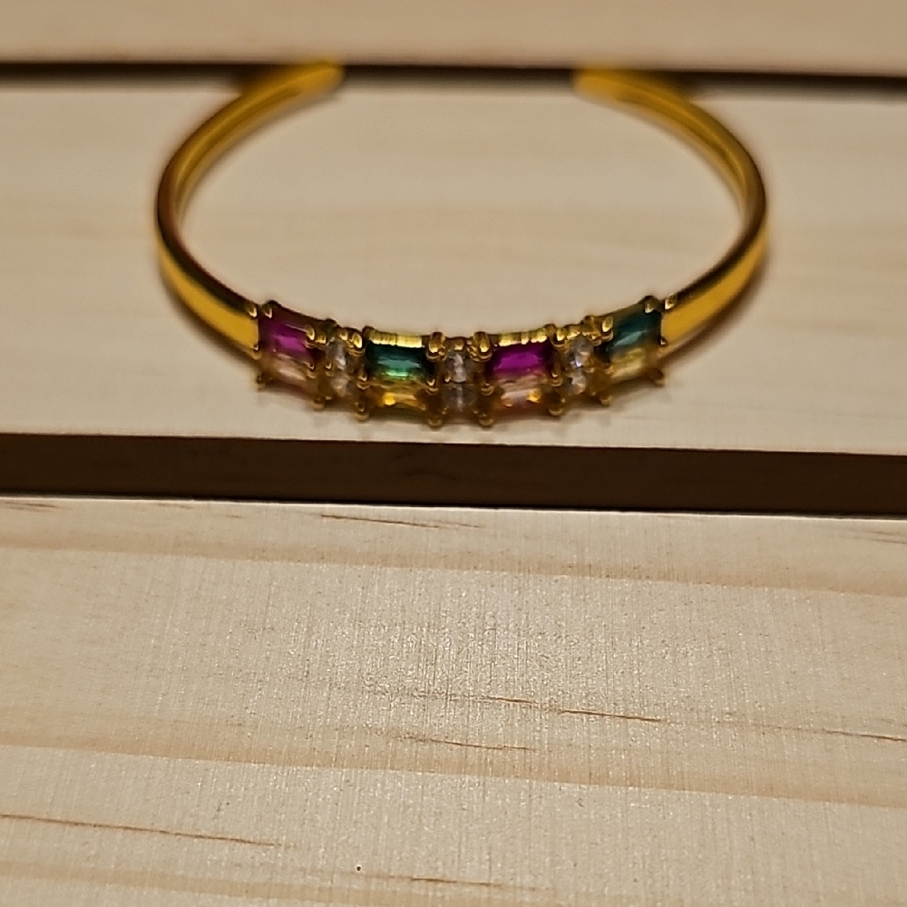 Gold Bracelet with Gemstones and Classic Design